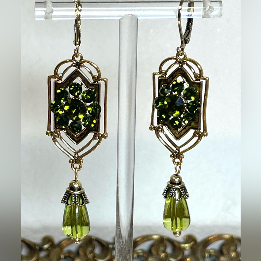 NEW Vintage Inspired Faux Peridot Green Beads & Crystals Gold Tone Earrings